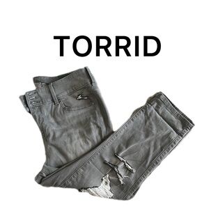 NWT TORRID Cropped Distressed Jegging 16